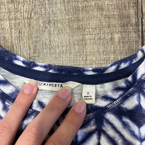 Athleta - Breezy Bella Split Back Tank Blue Geometric Ikat Print - Size Small - Picture 7 of 9